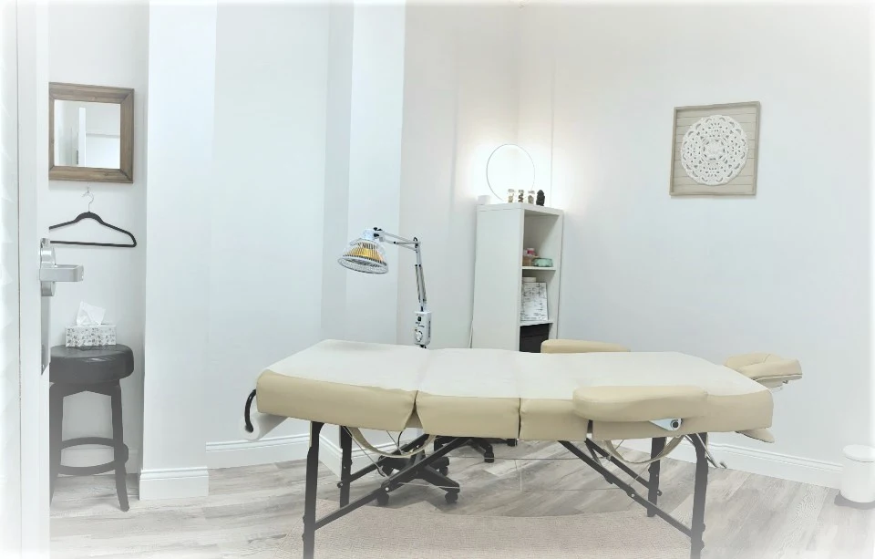 Natural Ways to Reduce Work Stress in Chicago Using Acupuncture Therapy